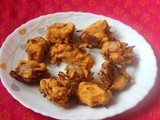 Crispy onion pakodas/pakoras or kanda bhaji or onion fritters recipe