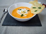 Spicy creamy carrot soup with carasau bread