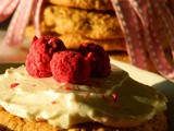 Gluten-free Oatmeal Cookies with Raspberry Philadelphia Cheese, Vanilla Pods & Agave Syrup