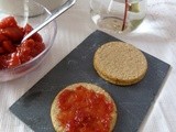 Strawberries, apricots, apples and rosemary jam, with no added sugar – vegan