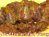 Stuffed egg plant / brinjal curry i Badanekai Ennegai recipe