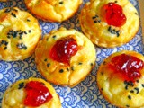 Mini tartelletes with feta cream and damson cheese - Ταρτάκια με κρέμα φέτας και παστα δαμάσκηνου