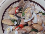 Lalas/Clams with Basil Leaves