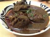 Varutharacha Kozhi Curry / Chicken in Roasted Coconut Gravy