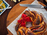 Spiced Christmas bread wreath with raspberry jam