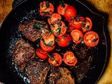 Spicy lamb chops with tomatoes and mint