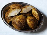 Karivepaku Podi Idli | Idli with Curry Leaves Powder