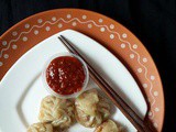 Chilly Garlic Momos with Schezwan Dip