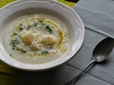 Bloemkoolsoep met Parmezaanse kaas en nootmuskaat