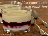 Vanille roomdessert met rood fruit