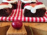 Brownies al cioccolato e ciliegie