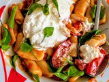 Capunti con pomodori piccadilly, rucola e burrata