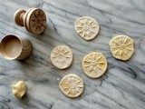 Corzetti con pinoli e maggiorana