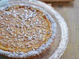 Crostata con crema di limone e pinoli