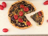 Crostata salata ripiena di melanzana, pomodori piccadilly e olive
