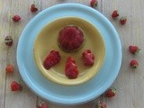 Dacquoise al tè matcha con aspic alle fragole