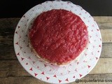Dacquoise alle mandorle con frutti di bosco, cocco e fragole