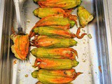 Fiori di zucca ripieni di patate e pinoli
