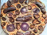 Focaccia con alici, cipolla rossa e melanzane perline