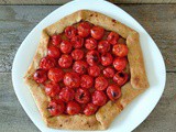 Galette con pomodori ciliegino