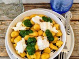 Gnocchi di peperoni papaccelle con burrata ed erba cipollina