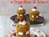 Mini Victoria Sponge Cake al thè macha con fragoline di bosco