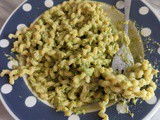 Pasta con pesto di fagiolini, noci e basilico