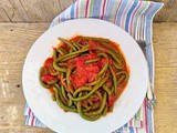Pici all'acqua di cavolo nero con sugo all'aglione della Valdichiana