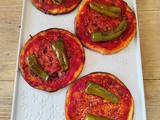 Pizzette rosse con peperoni friggitelli