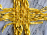 Tagliatelle intrecciate ripiene di ricotta e carciofi