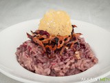 Risotto al lambrusco con prosciutto croccante e cialda al parmigiano