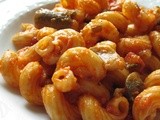 Fresh tomato and sausage ragu: a recipe