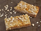 Oat and yogurt breakfast bars