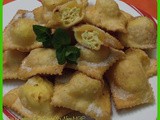 Ravioli di ricotta dolci fritti