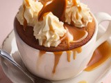 Si prepara in 4 minuti :Mugcake alla Vaniglia e Caramello