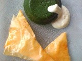 Doconstructed spanakopita: ovvero, budino caldo di spinaci con salsa di formaggio feta al profumo di origano e cracker di pasta filo al burro salato