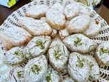 Ricciarelli with a pistachio version - and my orange Christmas tree