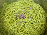 Spaghetti with chives pesto