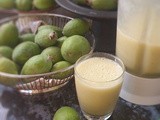 The joy of free feijoas, and feijoa smoothie