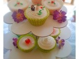 Wedding cupcakes with fondant bride and groom