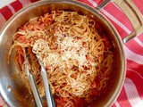 10-Minute Tomato and Garlic Whole Wheat Spaghetti