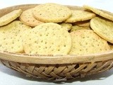 Whole wheat crackers with carom and fenugreek