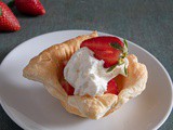 Easy Strawberry Cheesecake Cups