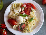 Italian Caprese Pasta Salad