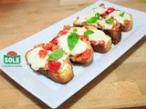 Crostini con mozzarella di bufala siciliana