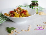 Pasta con pesto Tigullio e pomodori datterino