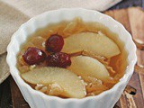 Snow Fungus and Pear Sweet Soup 银耳雪梨糖水