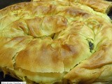 Σπανακόπιτα με ξυνομιζύθρα και φέτα, αλλά και με ωραίο φύλλο