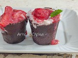 Bicchierini di cioccolato e fragole