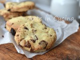 Biscotti con noci e cioccolato a pezzi